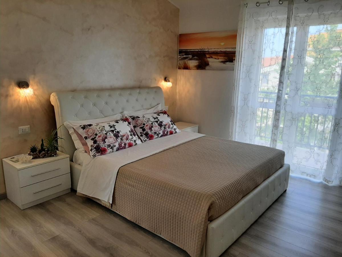 Viola Di Mare Rooms And Parking 테르몰리 외부 사진