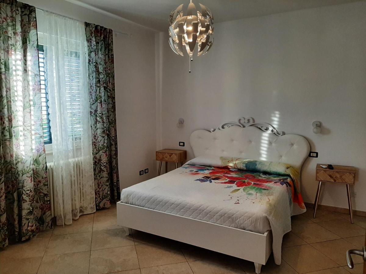 Viola Di Mare Rooms And Parking 테르몰리 외부 사진