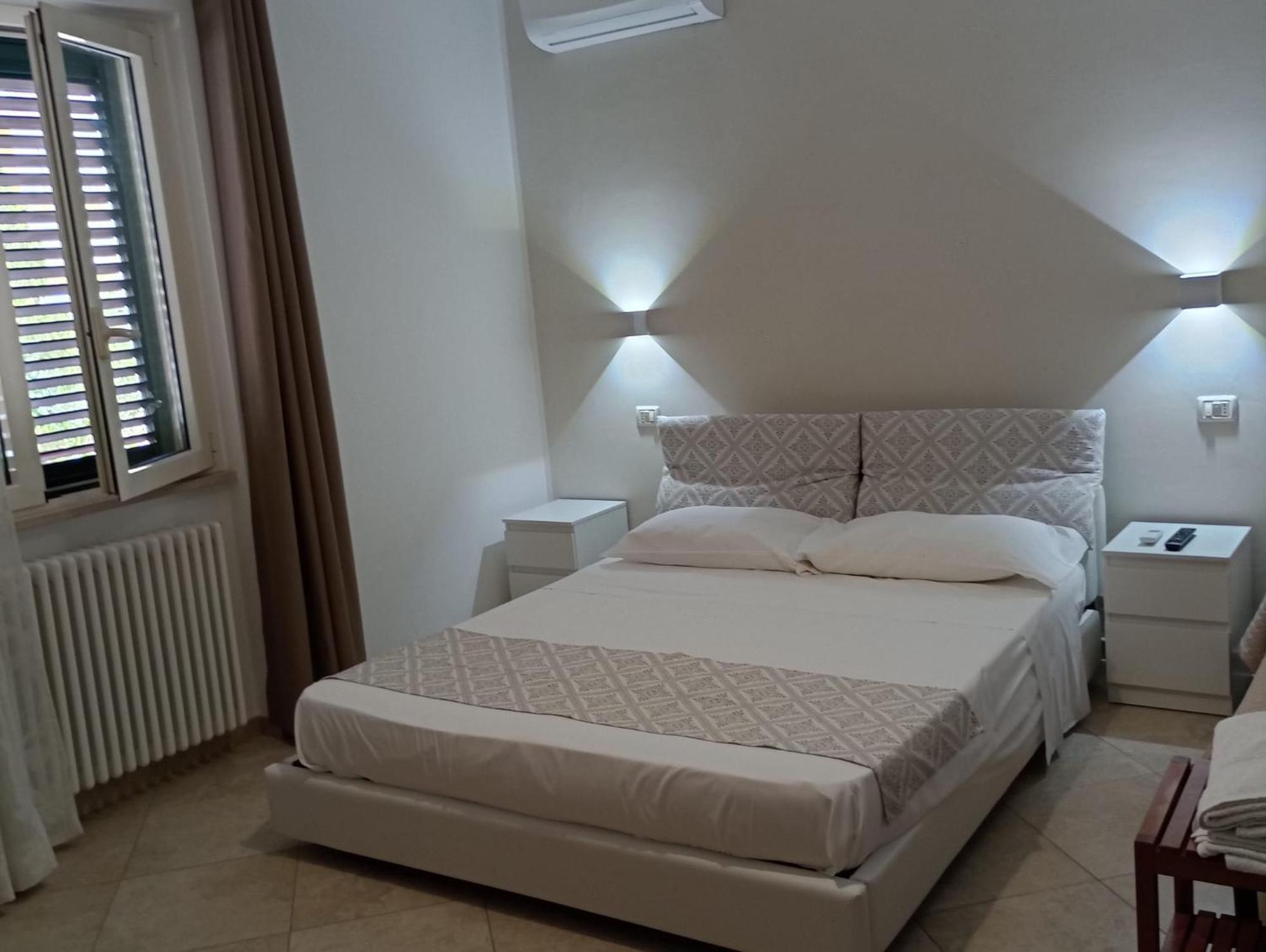 Viola Di Mare Rooms And Parking 테르몰리 외부 사진