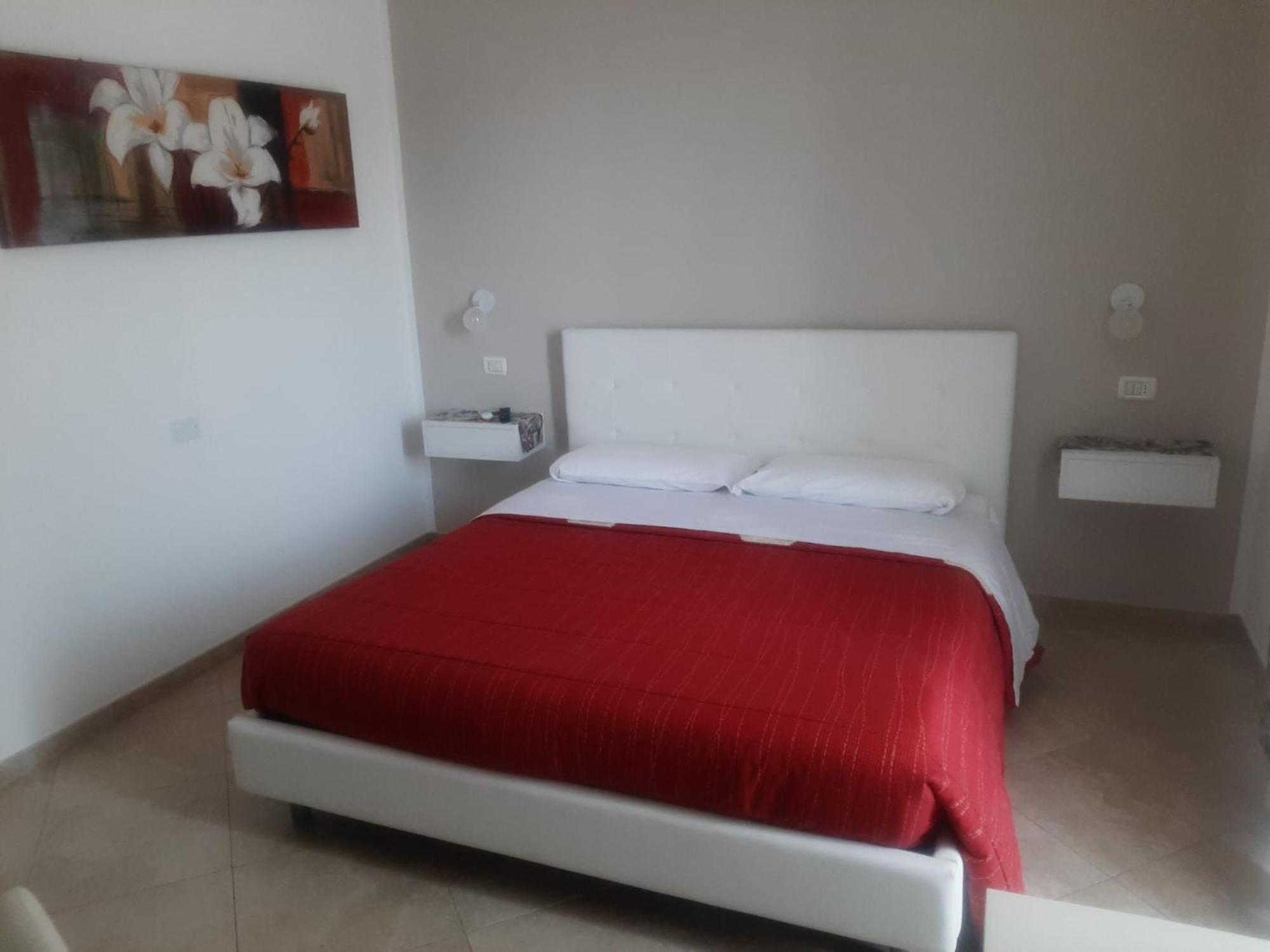Viola Di Mare Rooms And Parking 테르몰리 외부 사진