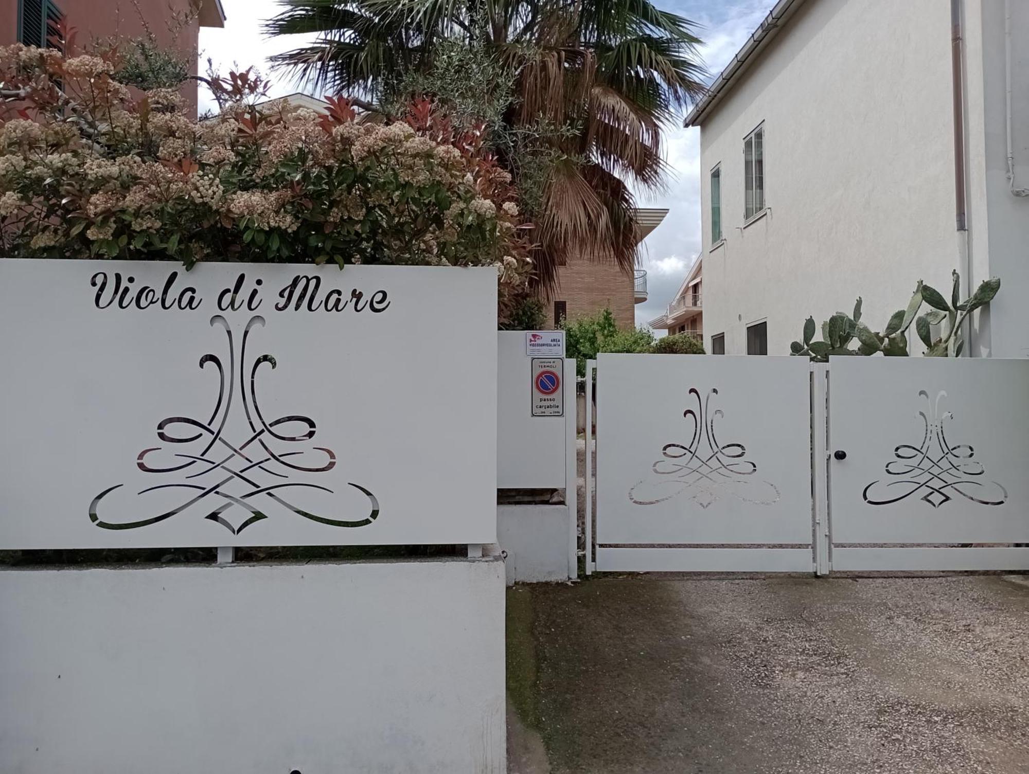 Viola Di Mare Rooms And Parking 테르몰리 외부 사진