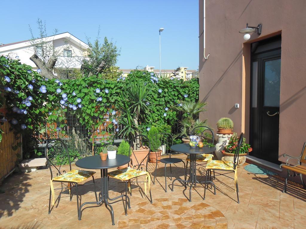 Viola Di Mare Rooms And Parking 테르몰리 외부 사진