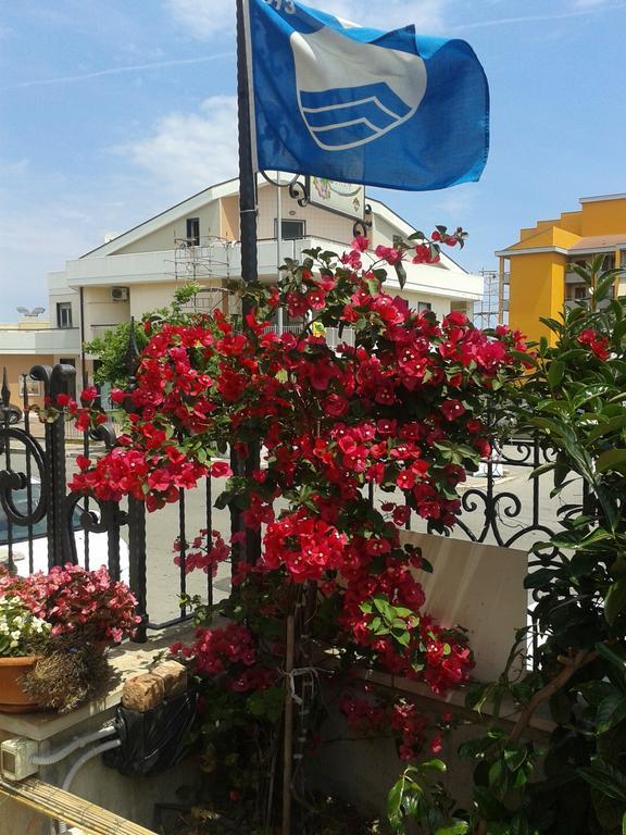 Viola Di Mare Rooms And Parking 테르몰리 외부 사진