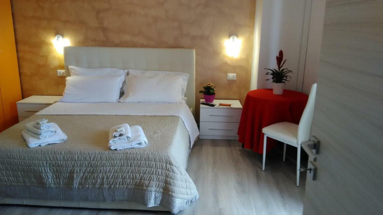 Viola Di Mare Rooms And Parking 테르몰리 외부 사진